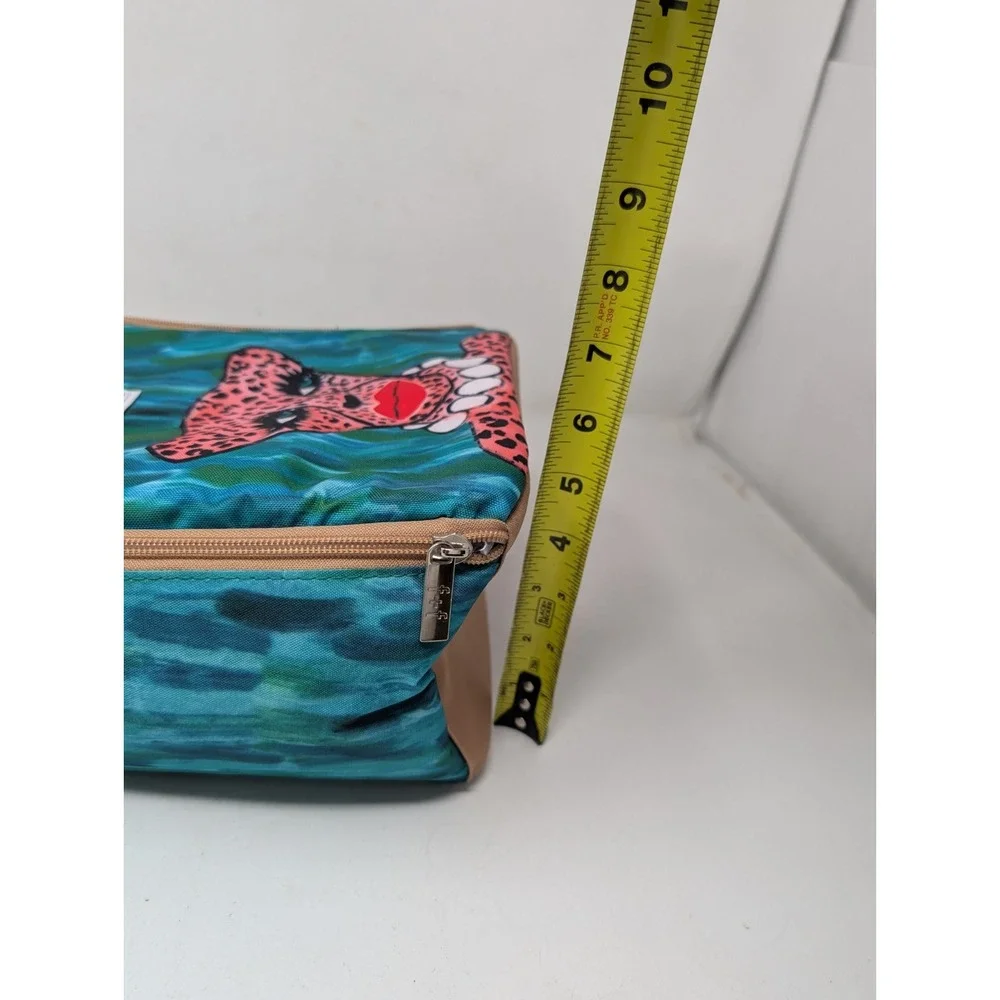 Fit & Fresh Kendra Dandy Bouffants &‎ Broken Hearts Lunch Tote Box Green Leopard